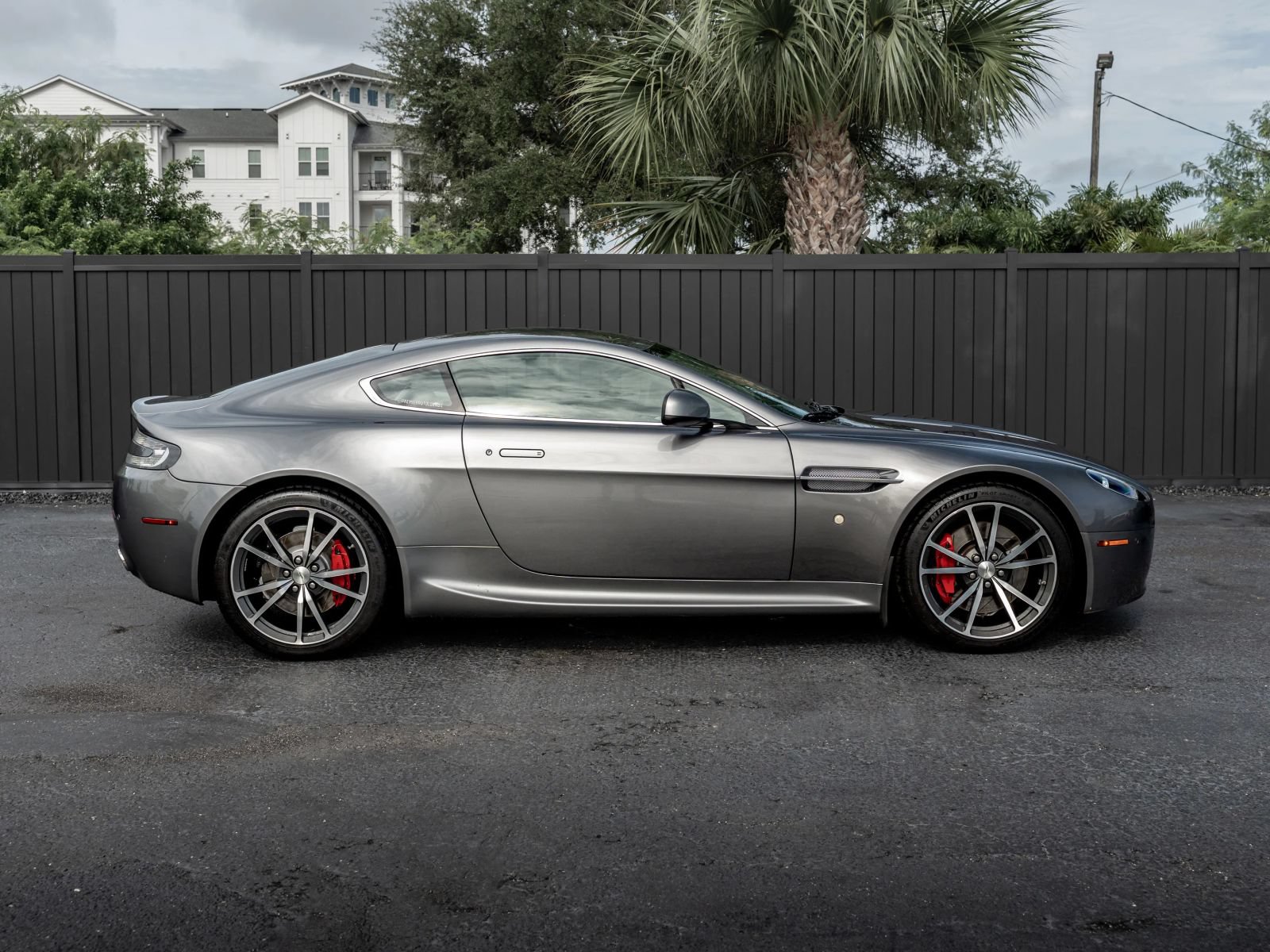 Used 2011 Aston Martin V8 Vantage Coupe RWD image 2