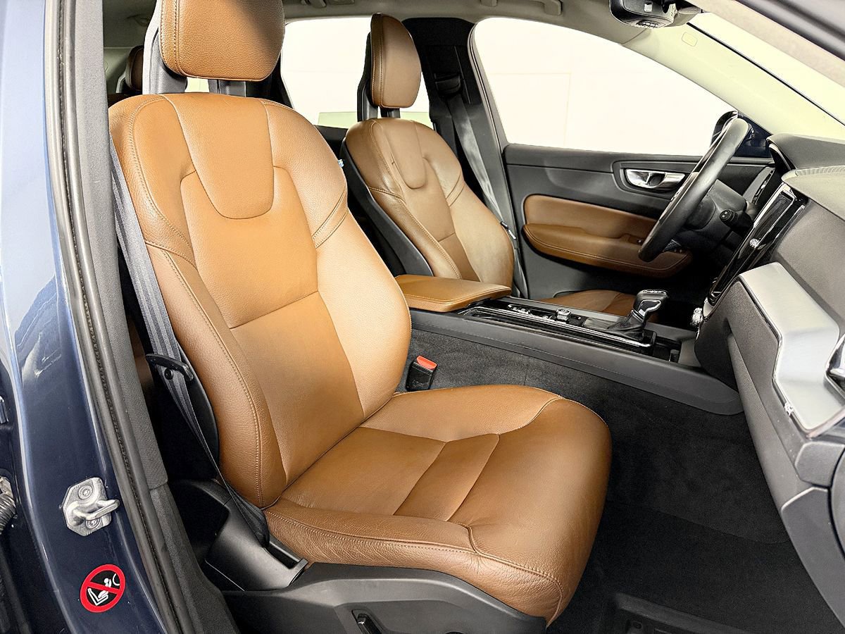 Used 2018 Volvo XC60 T5 Momentum w/ Convenience Package image 41