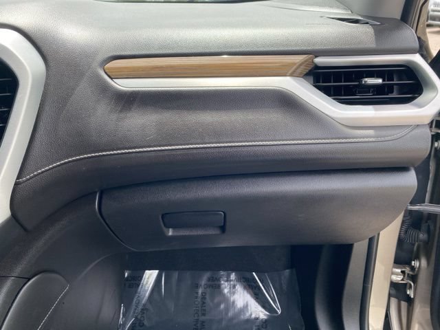 Used 2022 GMC Acadia SLE w/ Driver Convenience Package FWD image 34