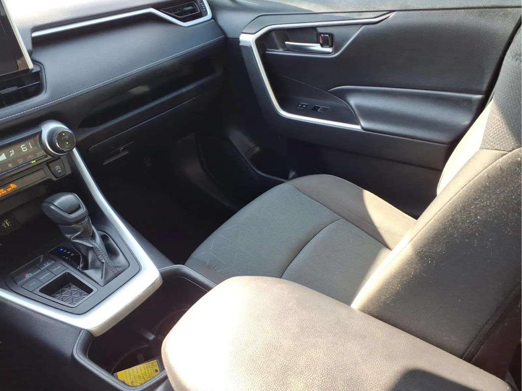 Used 2024 Toyota RAV4 XLE FWD image 13