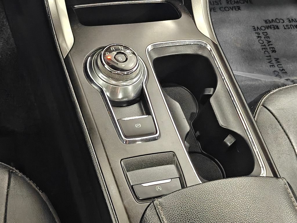 Used 2018 Ford Fusion SE w/ Fusion SE Technology Package FWD image 9