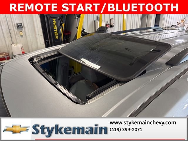 Used 2019 Toyota Sienna XLE w/ XLE Navigation Package FWD image 2