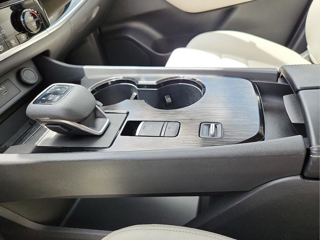 Used 2024 Nissan Rogue SL FWD image 22