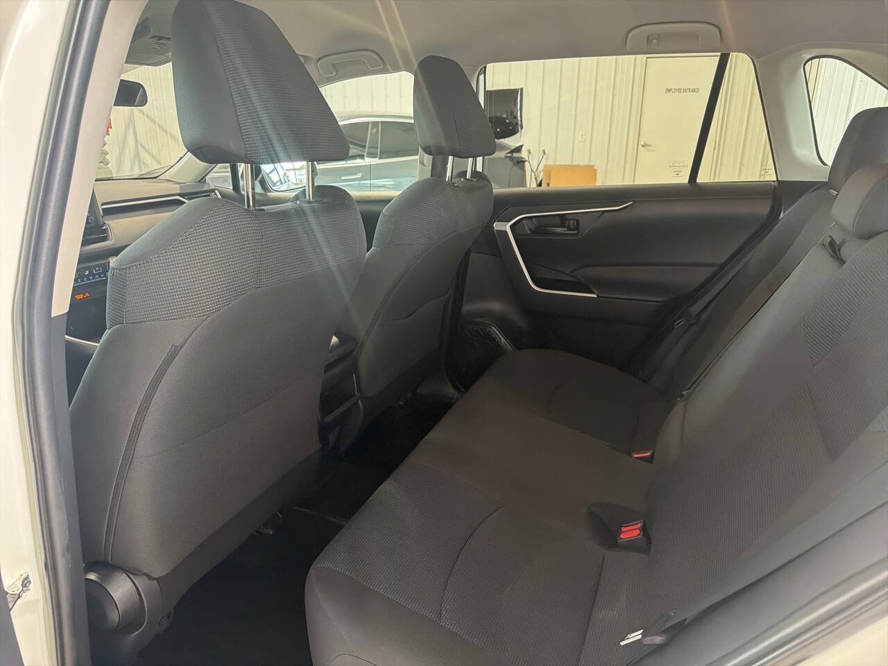 Used 2021 Toyota RAV4 LE AWD/4WD image 19