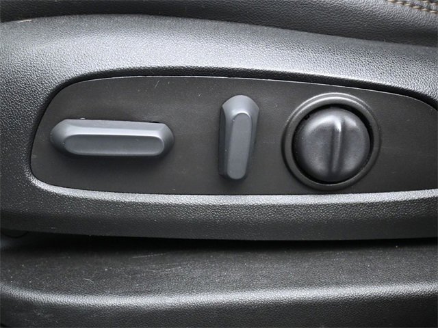 Used 2023 Chevrolet Traverse High Country image 16