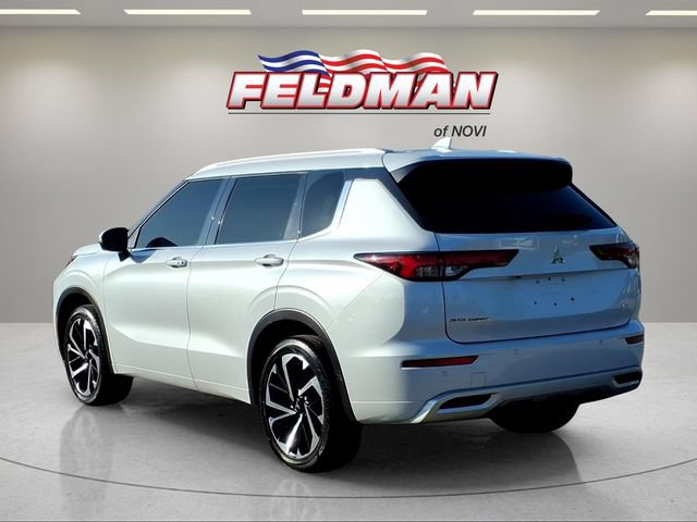 Used 2023 Mitsubishi Outlander SEL AWD/4WD image 3