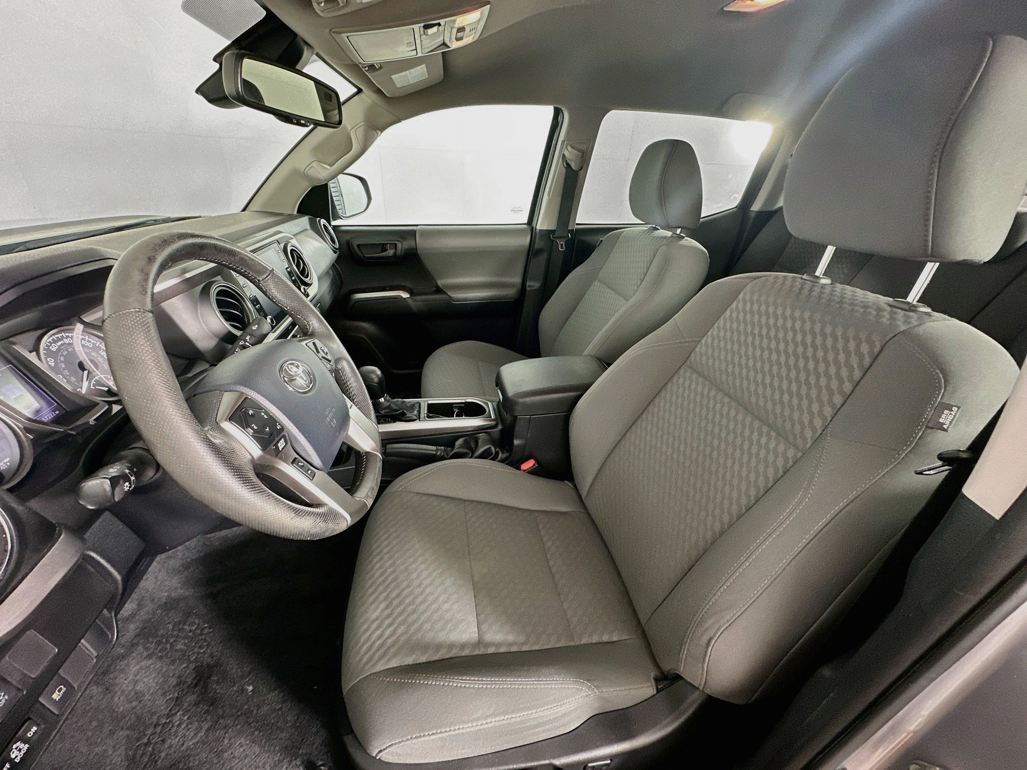 Used 2020 Toyota Tacoma SR5 AWD/4WD image 13