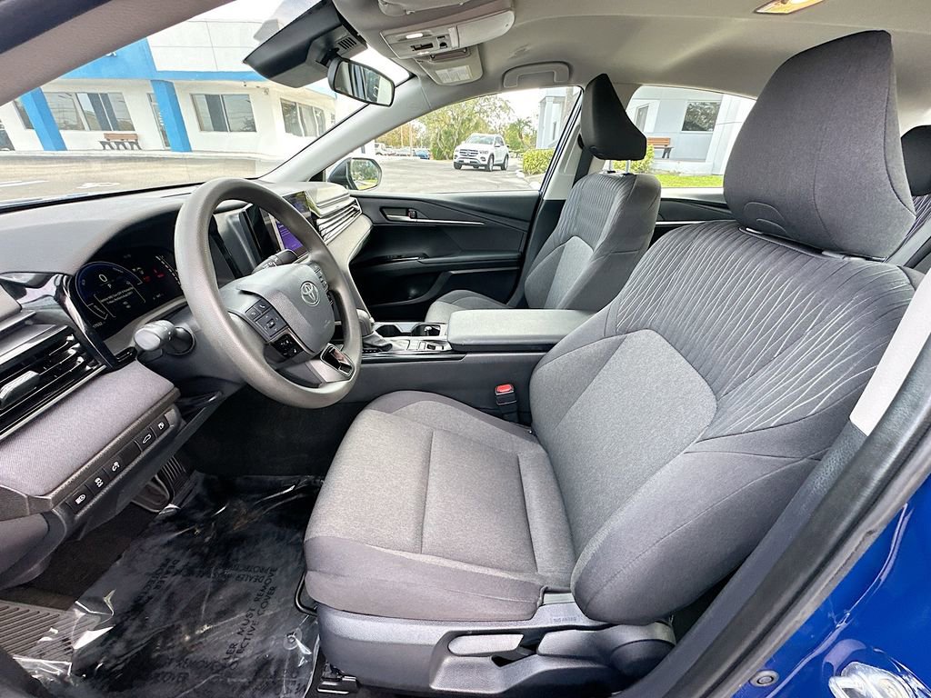 Used 2025 Toyota Camry LE image 20