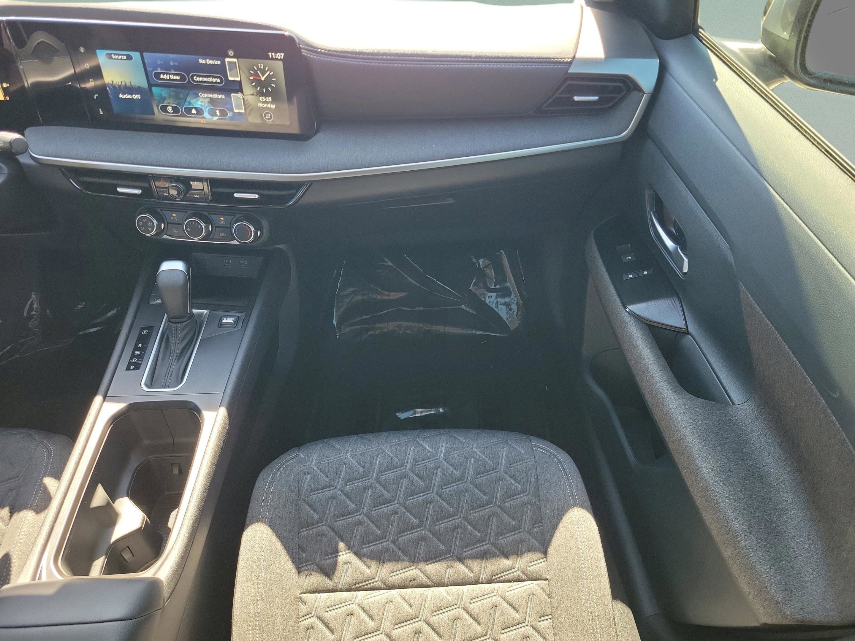 Certified 2025 Nissan Kicks SV image 15