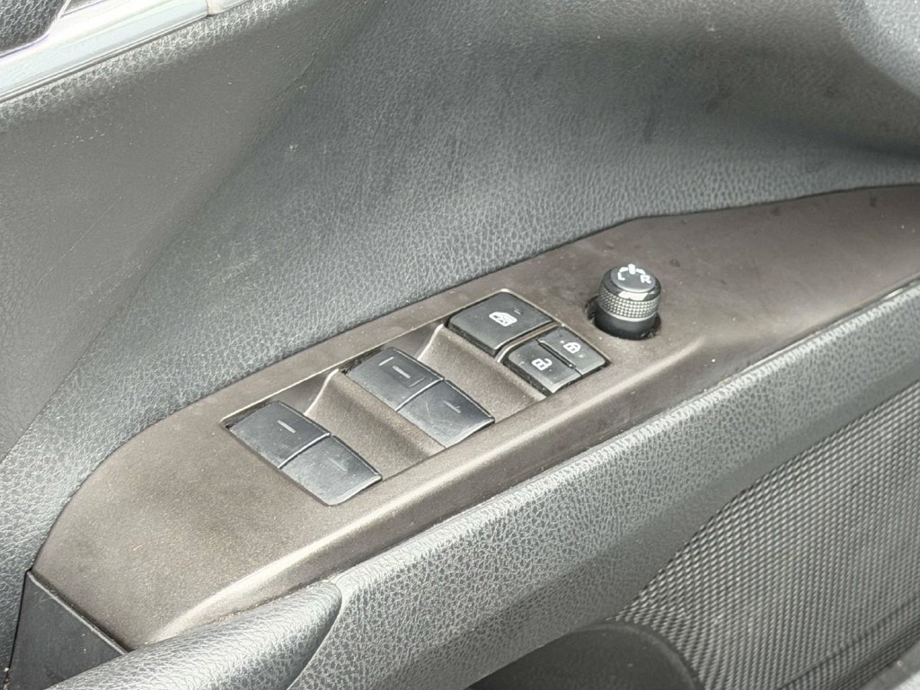 Used 2023 Toyota Camry SE FWD image 19