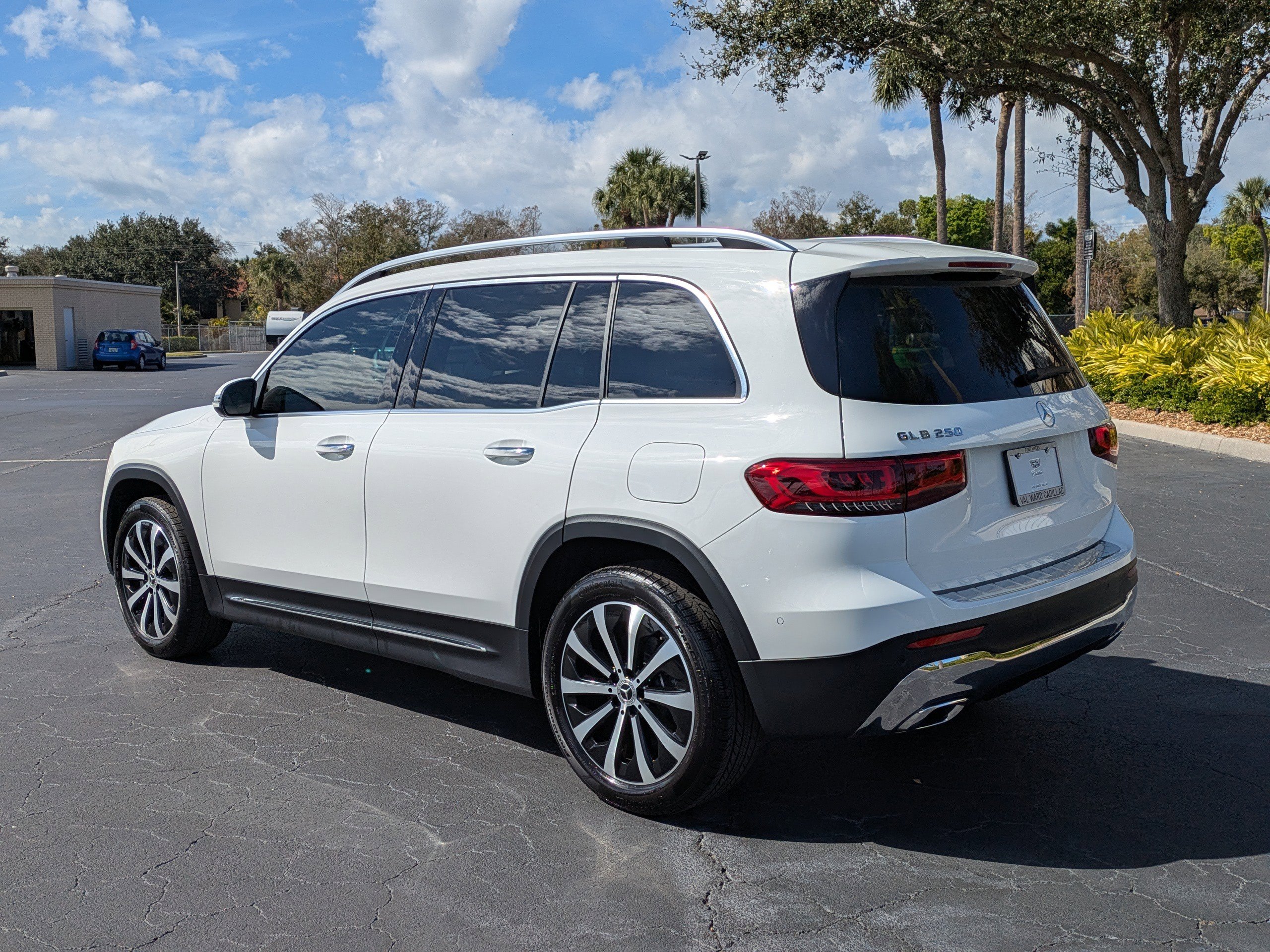 Used 2023 Mercedes-Benz GLB 250 image 4