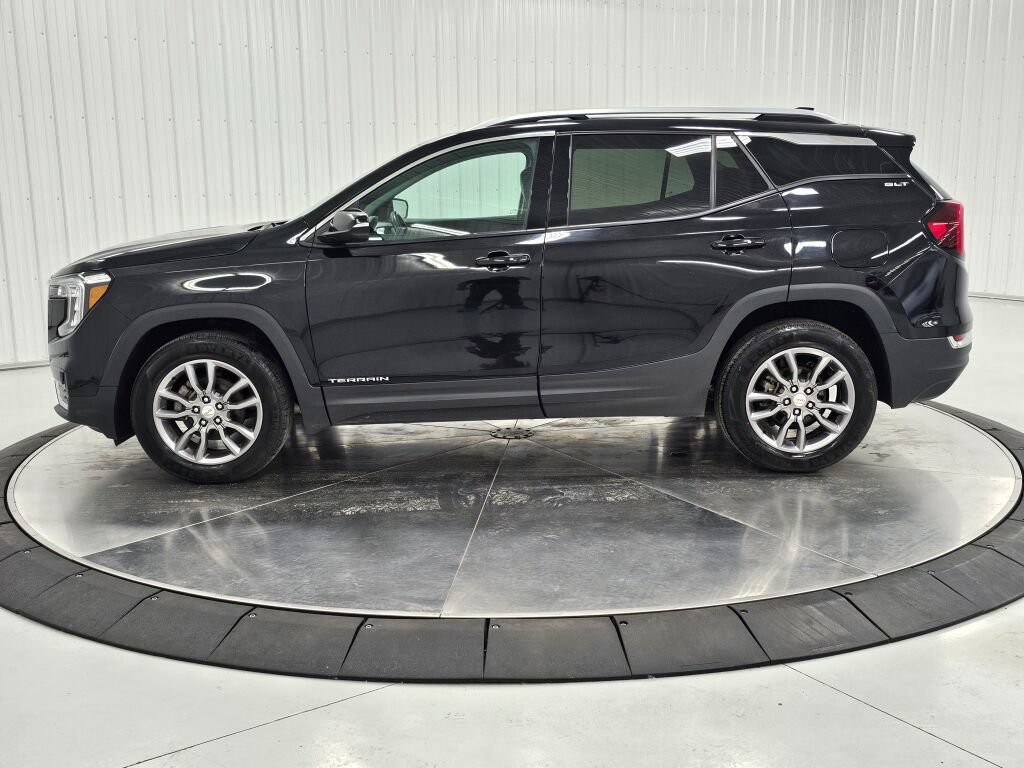 Used 2022 GMC Terrain SLT AWD/4WD image 2