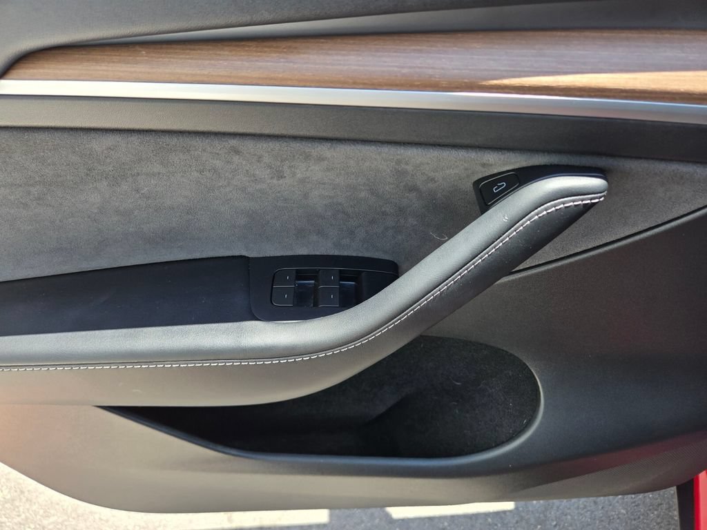 Used 2022 Tesla Model Y Long Range AWD/4WD image 23