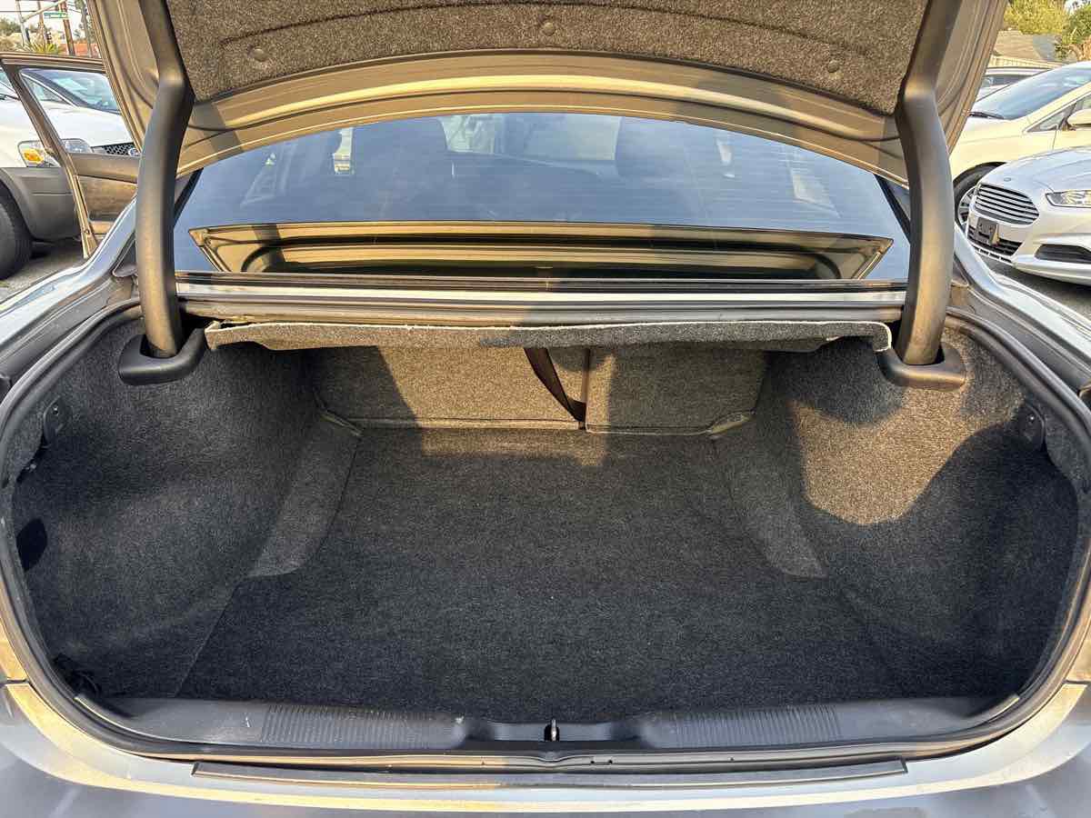 Used 2012 Dodge Charger SE RWD image 10