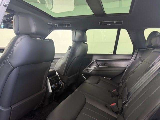 Used 2025 Land Rover Range Rover SE image 24