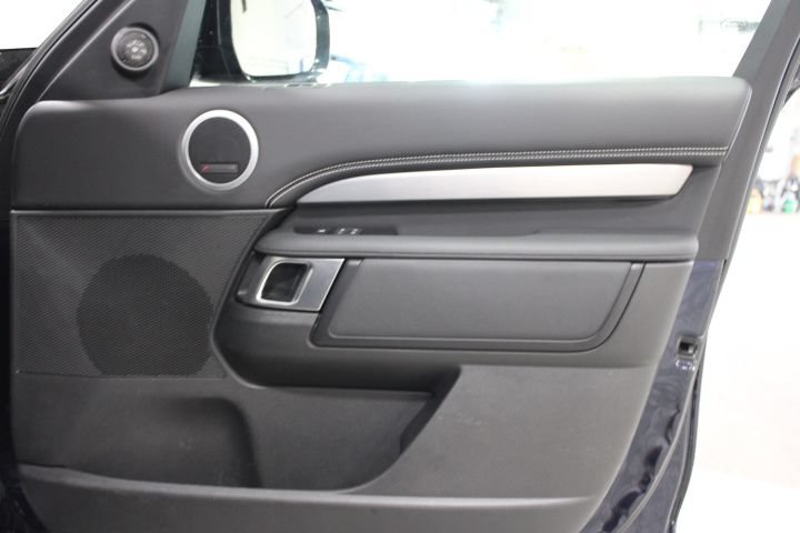 Used 2021 Land Rover Discovery S R-Dynamic AWD/4WD image 26
