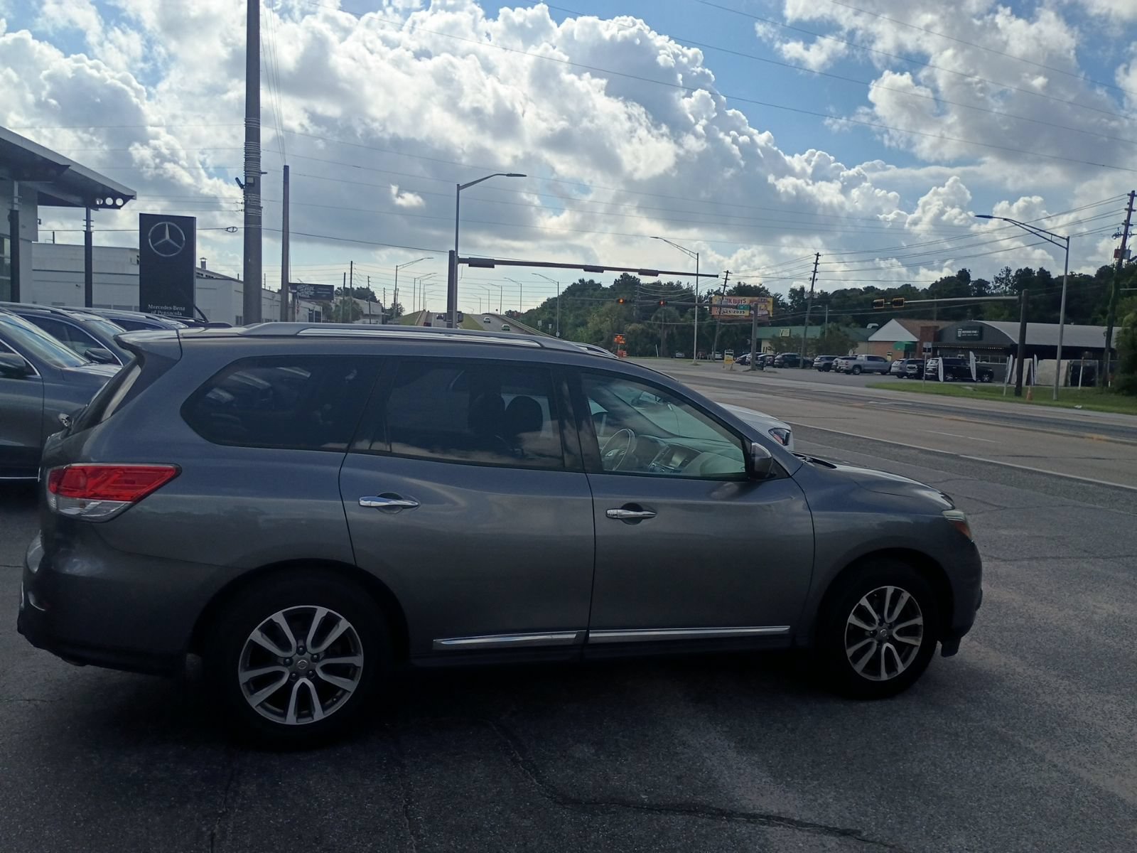 Used 2015 Nissan Pathfinder SL w/ SL Premium Package FWD image 5