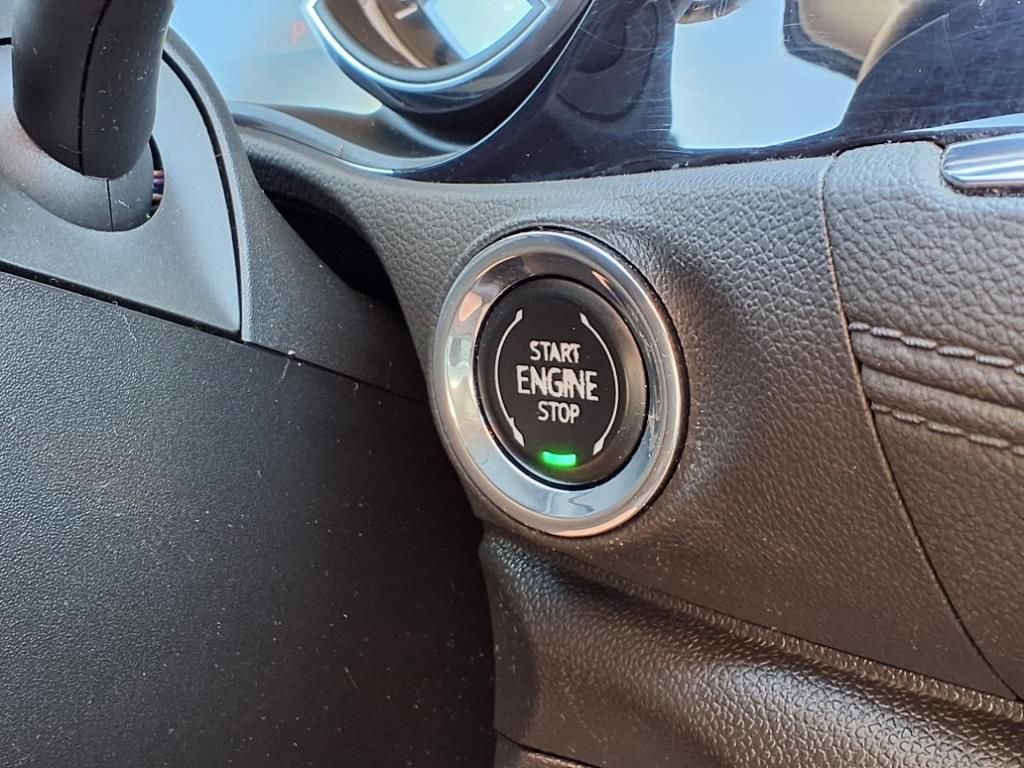 Used 2022 Buick Encore GX Essence w/ Experience Buick Package image 18