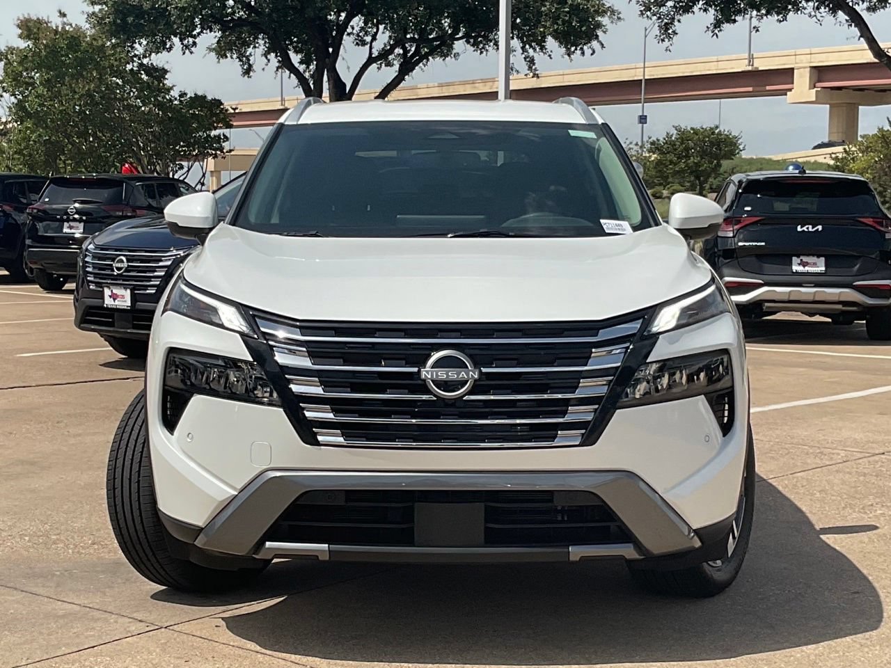 Used 2026 Nissan Rogue SL FWD image 2