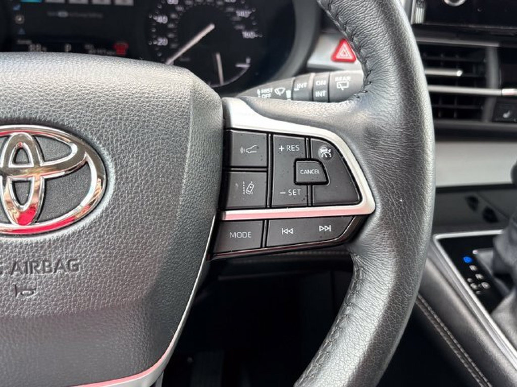 Used 2025 Toyota Sienna XLE FWD image 20