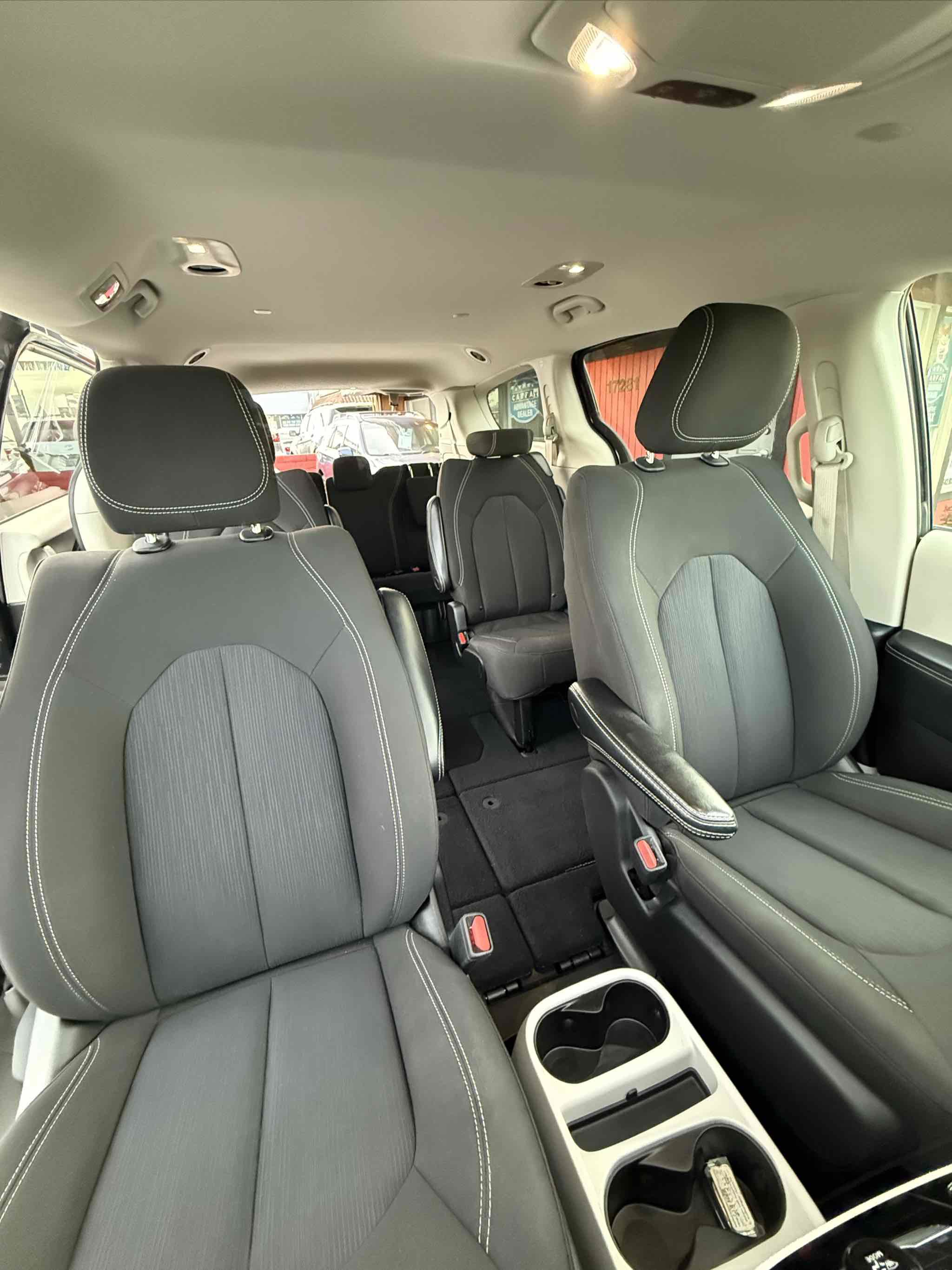 Used 2023 Chrysler Voyager LX image 21