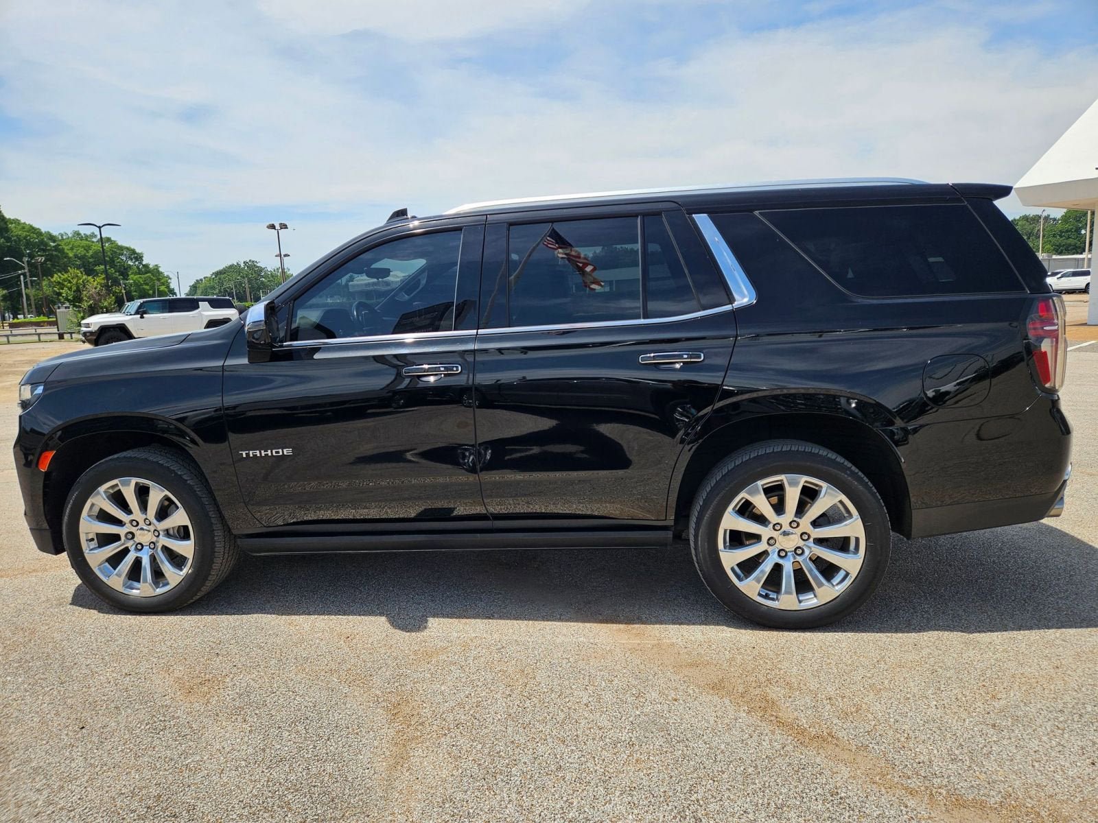 Used 2022 Chevrolet Tahoe Premier AWD/4WD image 2