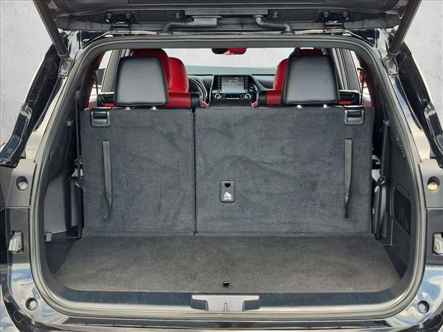 Used 2022 Toyota Highlander XSE AWD/4WD image 6