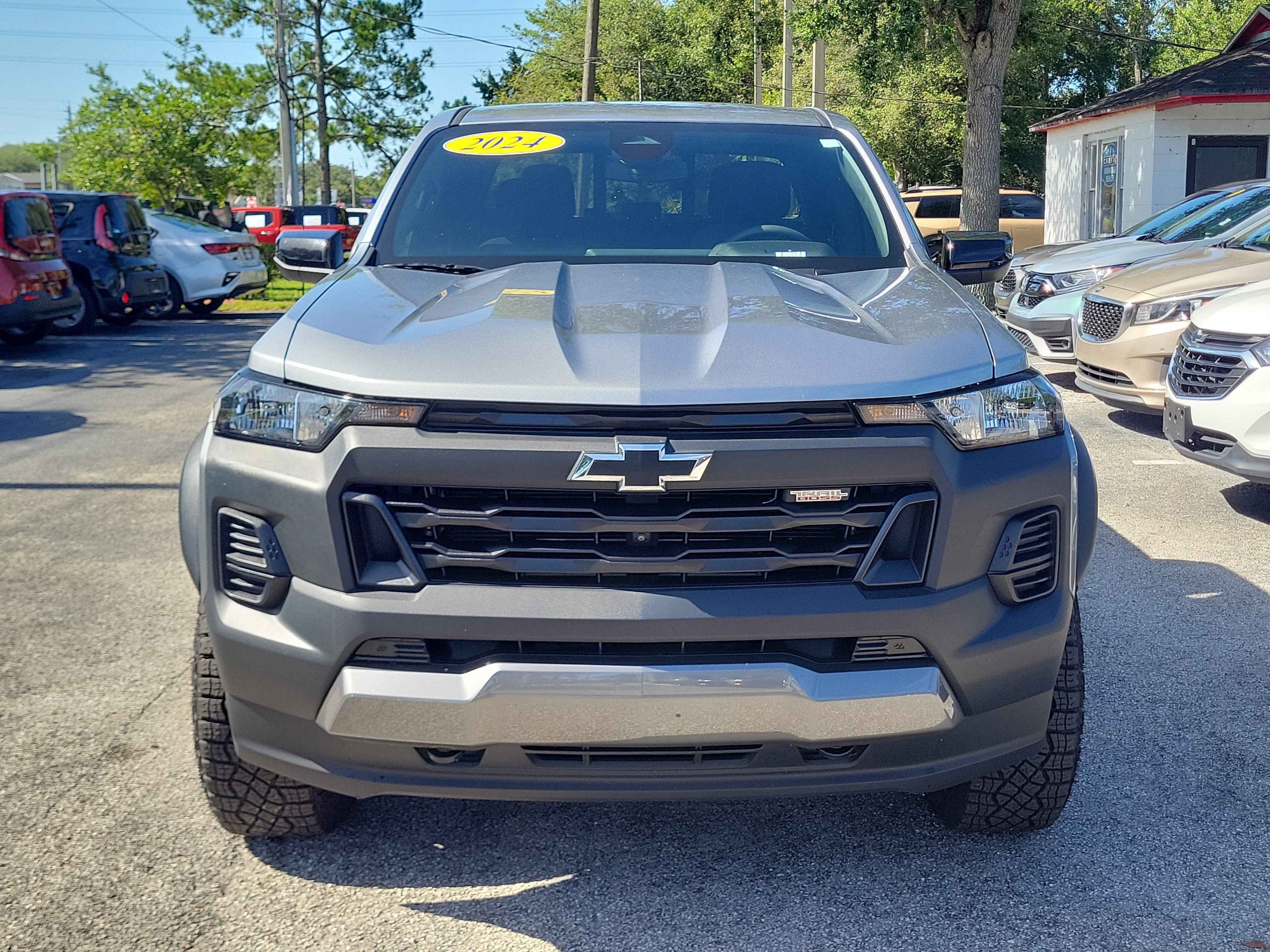 Used 2024 Chevrolet Colorado Trail Boss w/ Technology Package AWD/4WD image 2