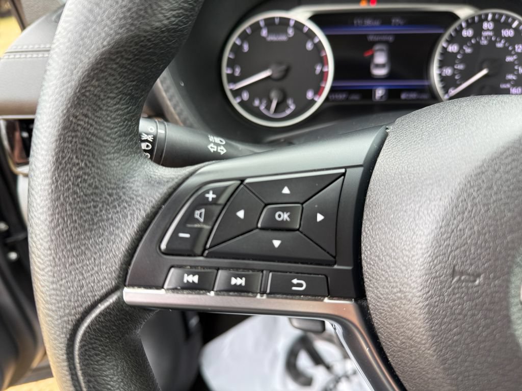 Used 2025 Nissan Sentra SV FWD image 16