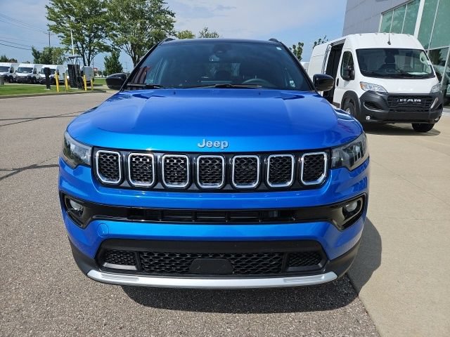 Used 2023 Jeep Compass Limited AWD/4WD image 2