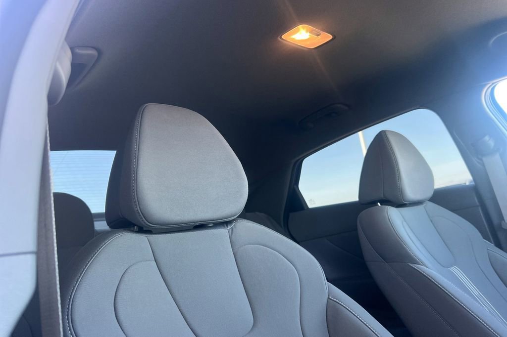 Used 2024 Hyundai Elantra Blue FWD image 18