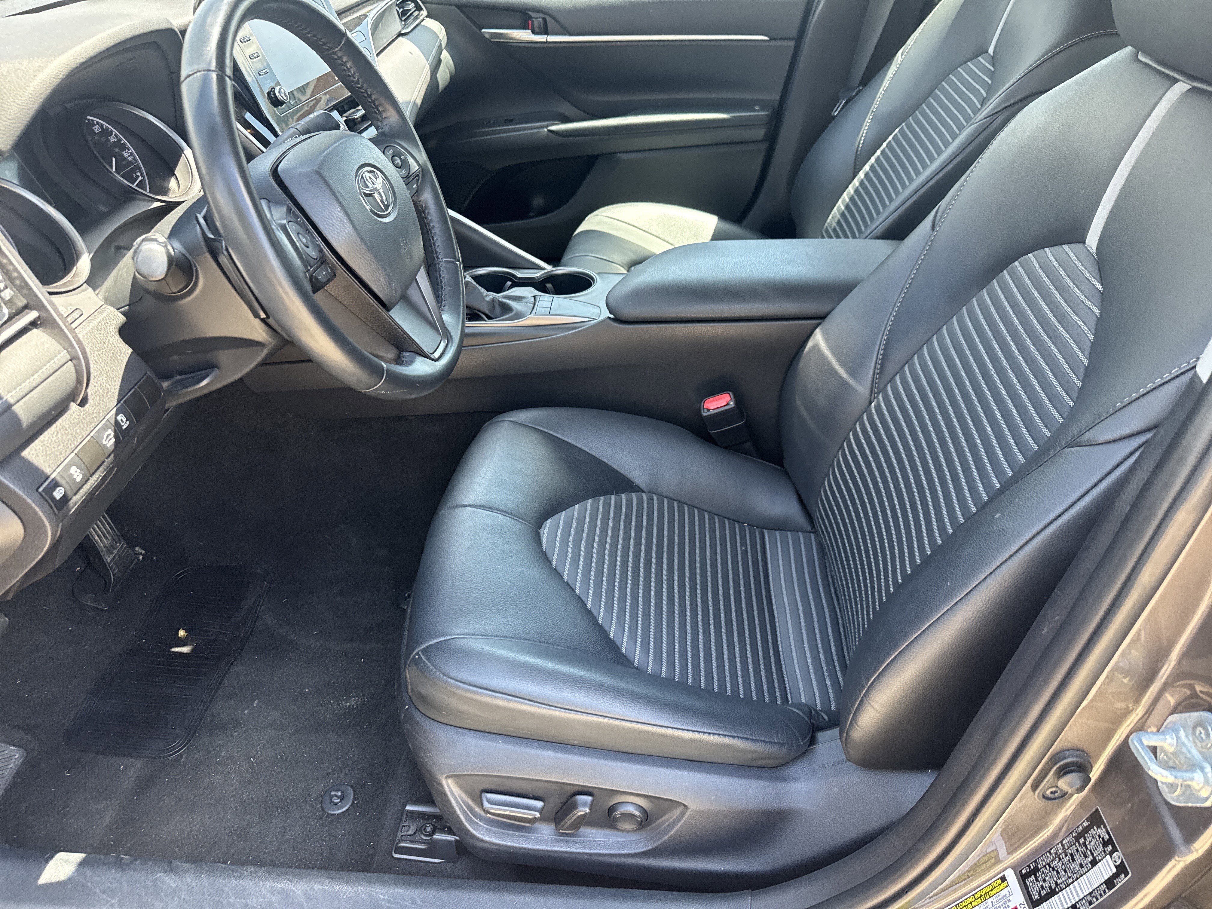 Used 2023 Toyota Camry SE FWD image 5