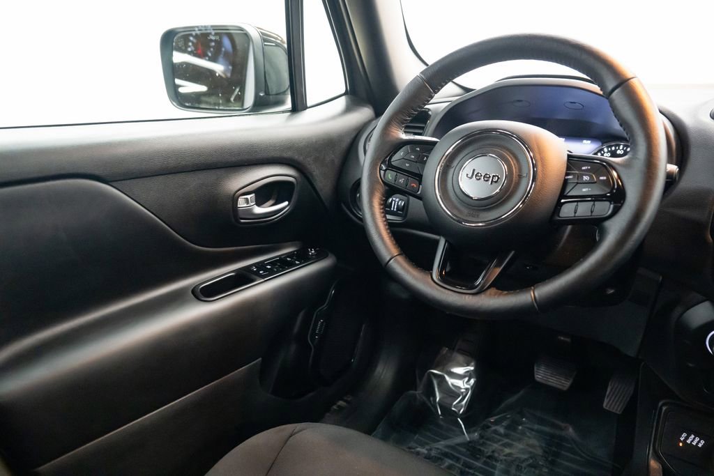Used 2022 Jeep Renegade Altitude w/ Convenience Group image 11