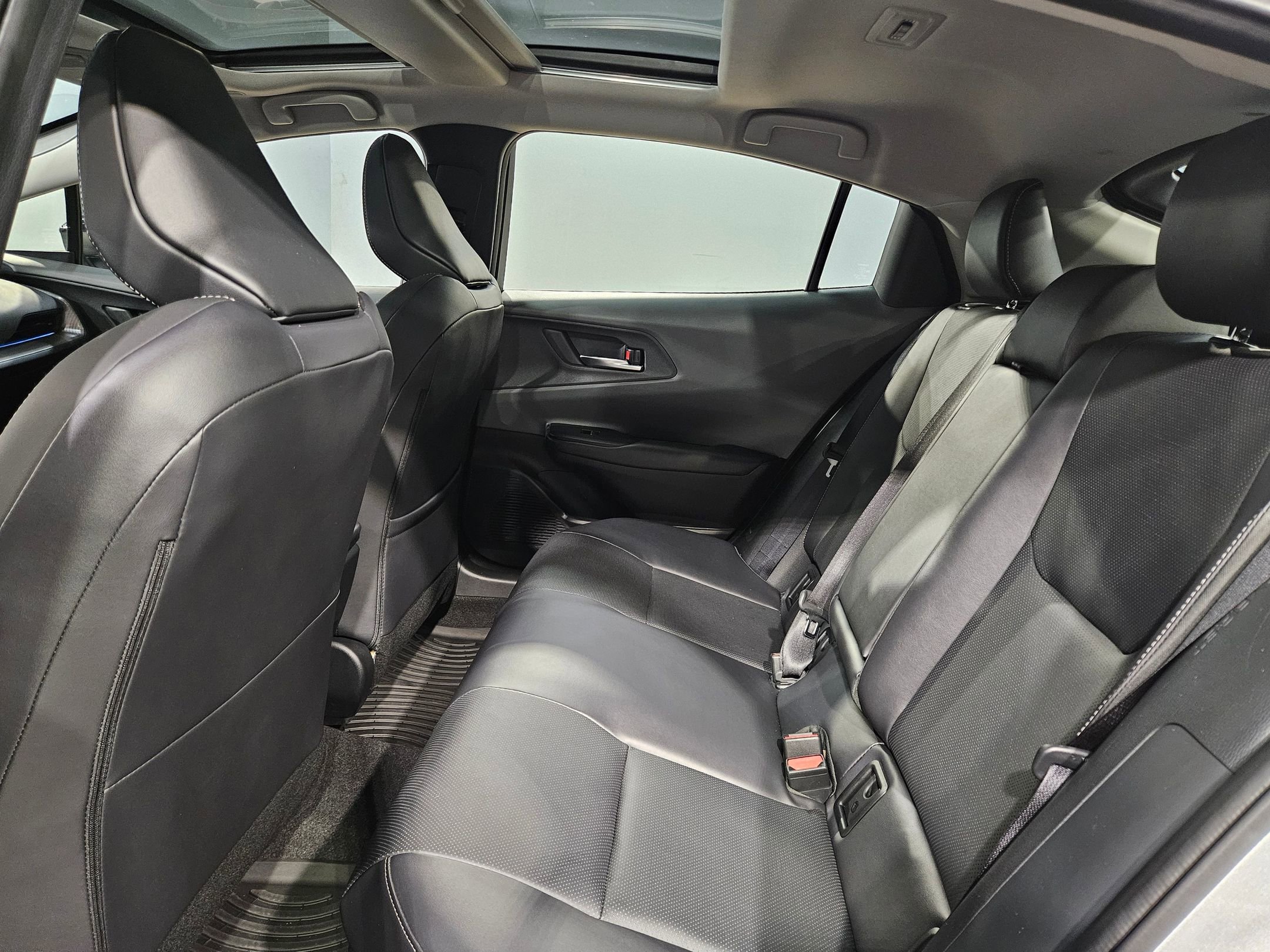 Used 2025 Toyota Prius Limited w/ Limited Premium Package FWD image 36