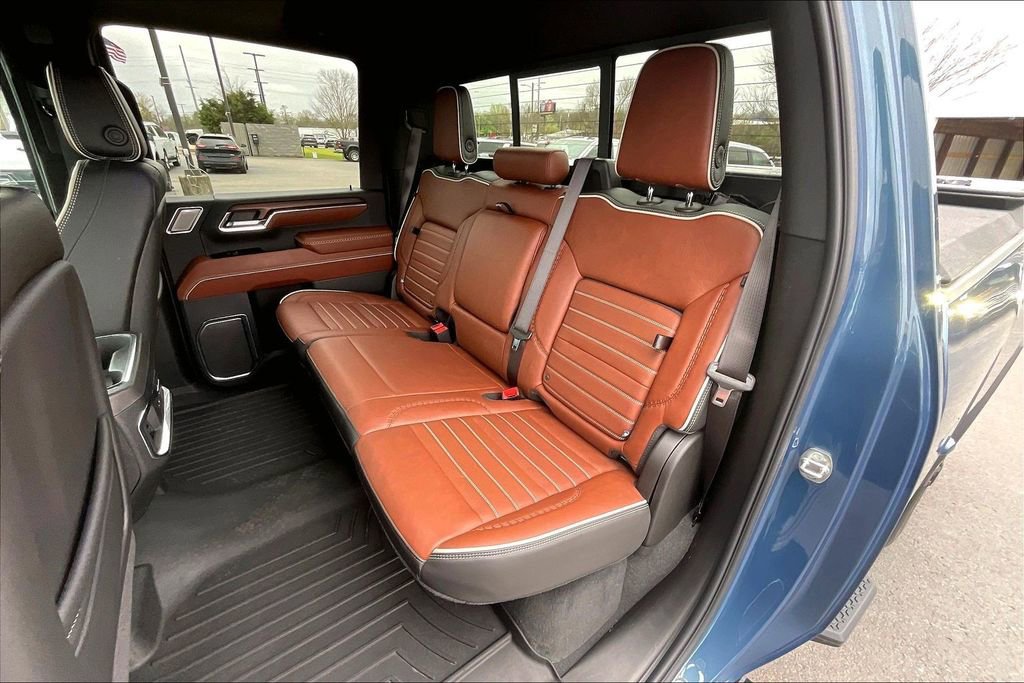 Used 2024 GMC Sierra 3500 Denali Ultimate AWD/4WD image 25