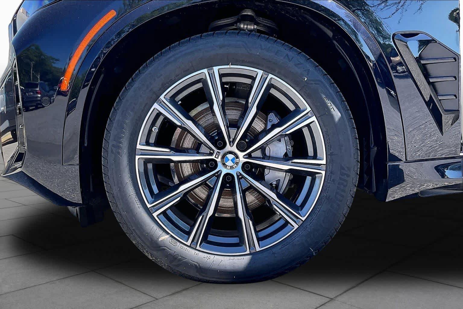 Used 2026 BMW X5 xDrive40i w/ M Sport Package AWD/4WD image 11