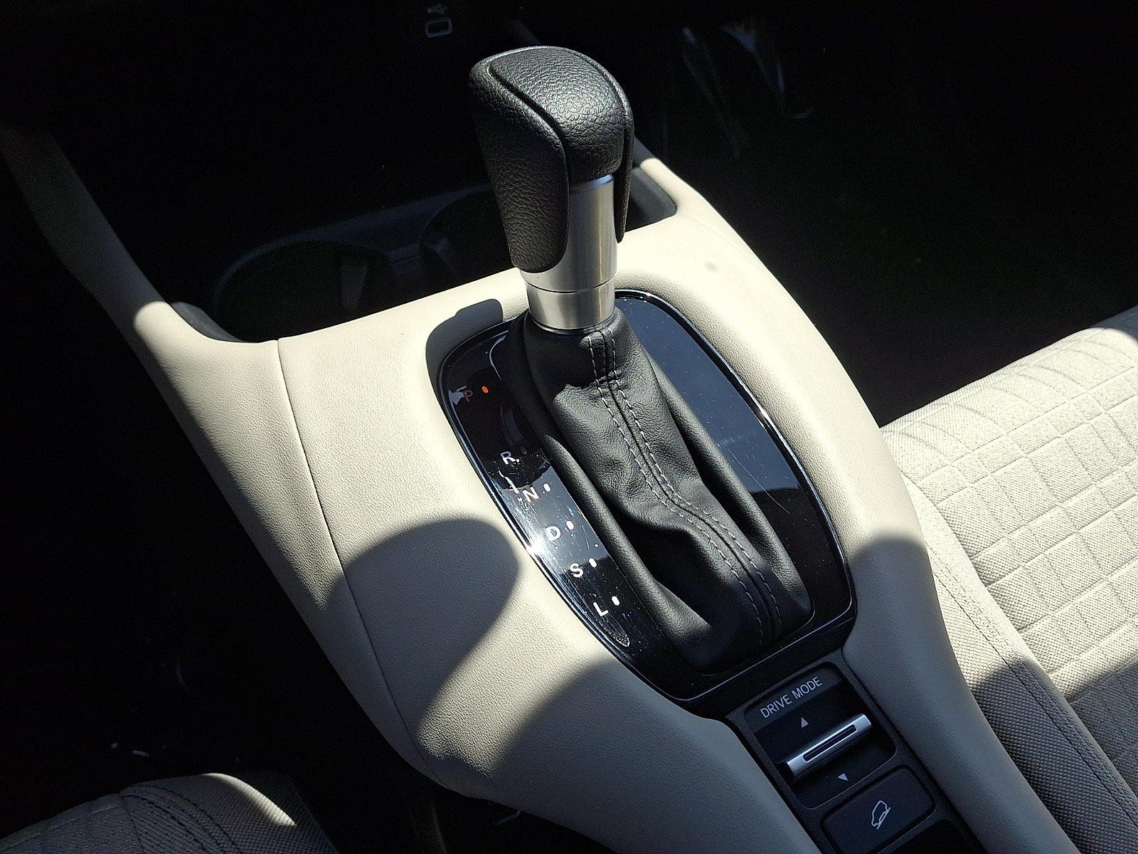 Used 2025 Honda HR-V LX image 14