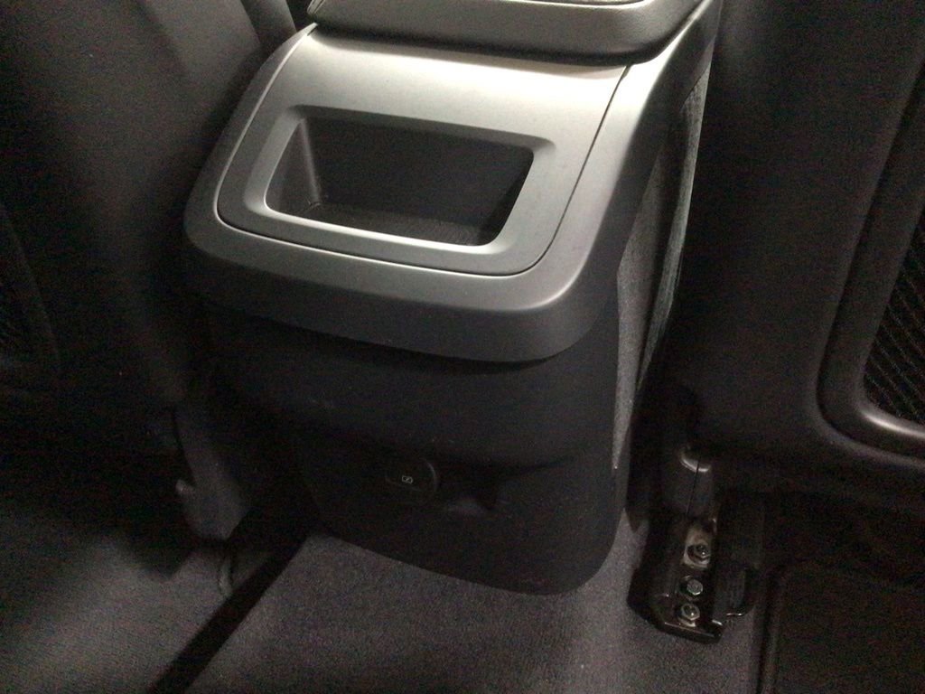 Used 2025 Volvo XC60 B5 Core image 28