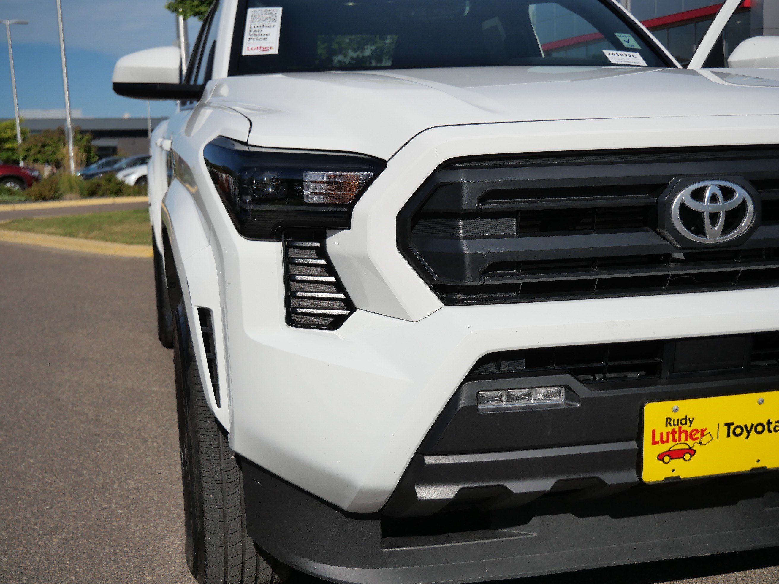 Certified 2024 Toyota Tacoma SR5 AWD/4WD image 17