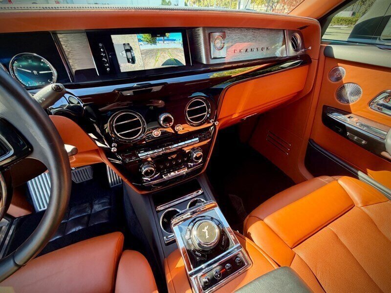 Used 2018 Rolls-Royce Phantom Sedan RWD image 2