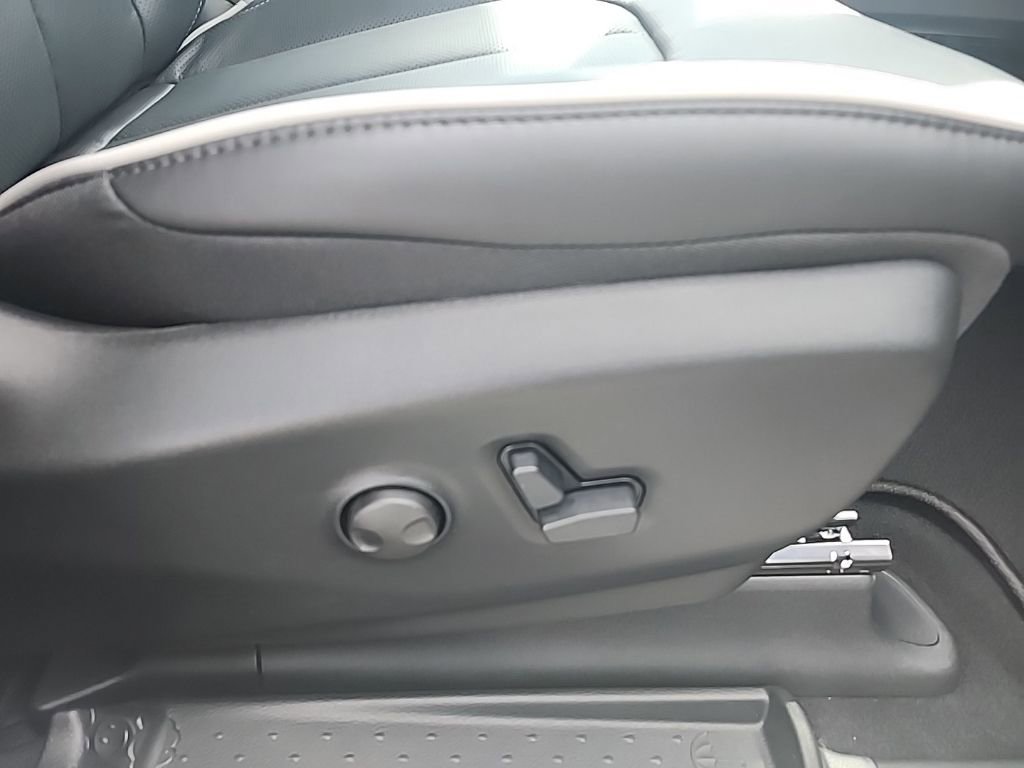 New 2026 Chrysler Pacifica Limited image 12