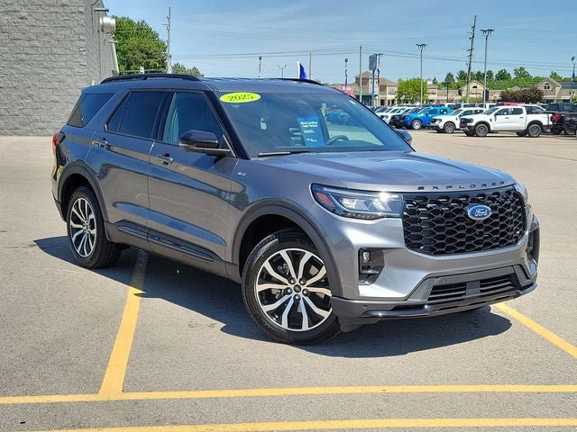 Certified 2025 Ford Explorer ST-Line AWD/4WD image 31