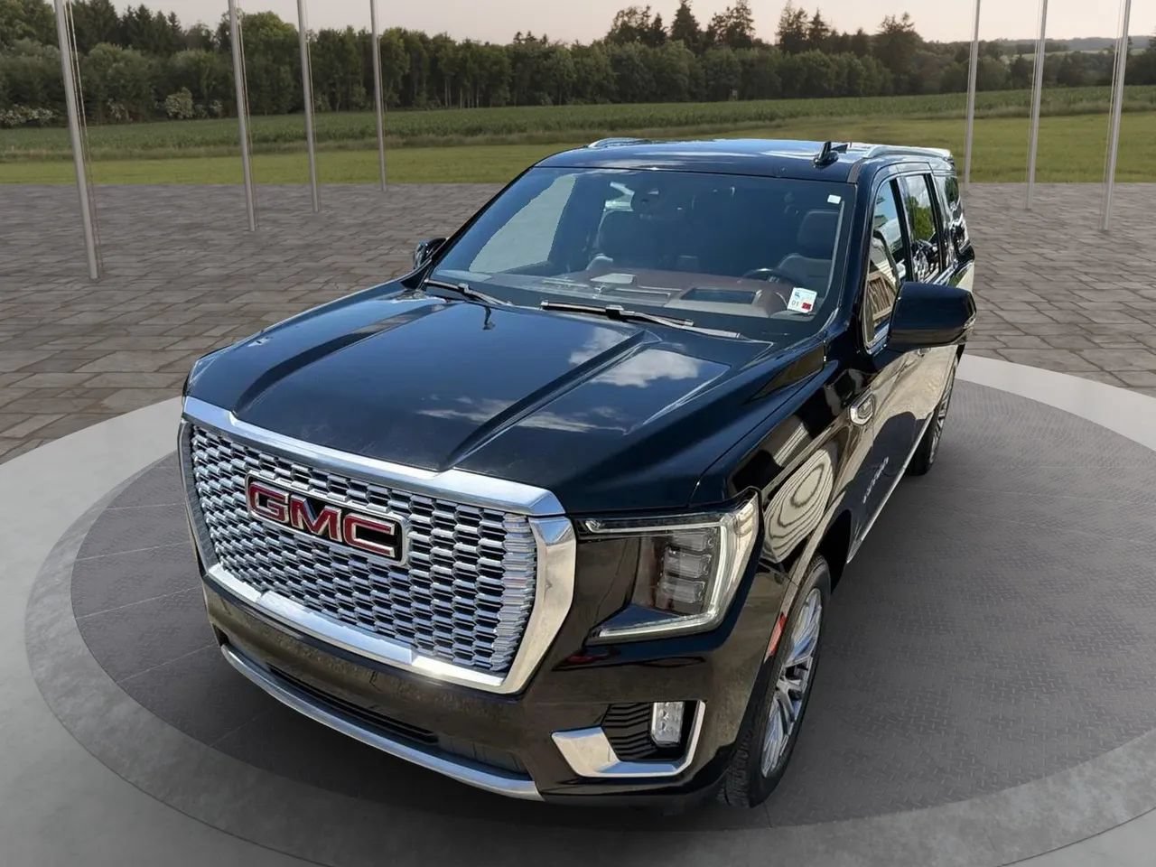 Used 2021 GMC Yukon XL Denali w/ Denali Premium Package RWD image 12