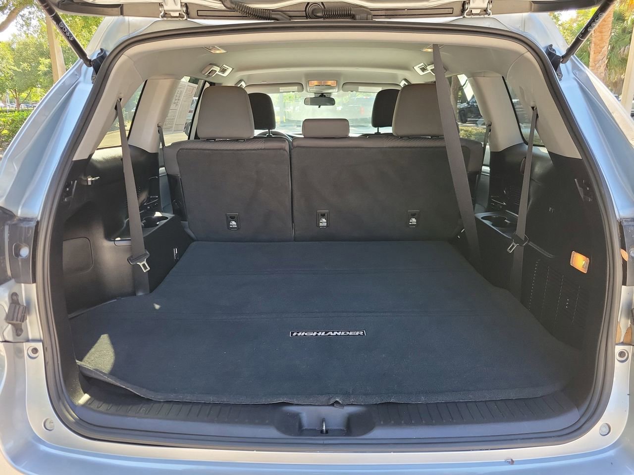 Used 2019 Toyota Highlander LE FWD image 7