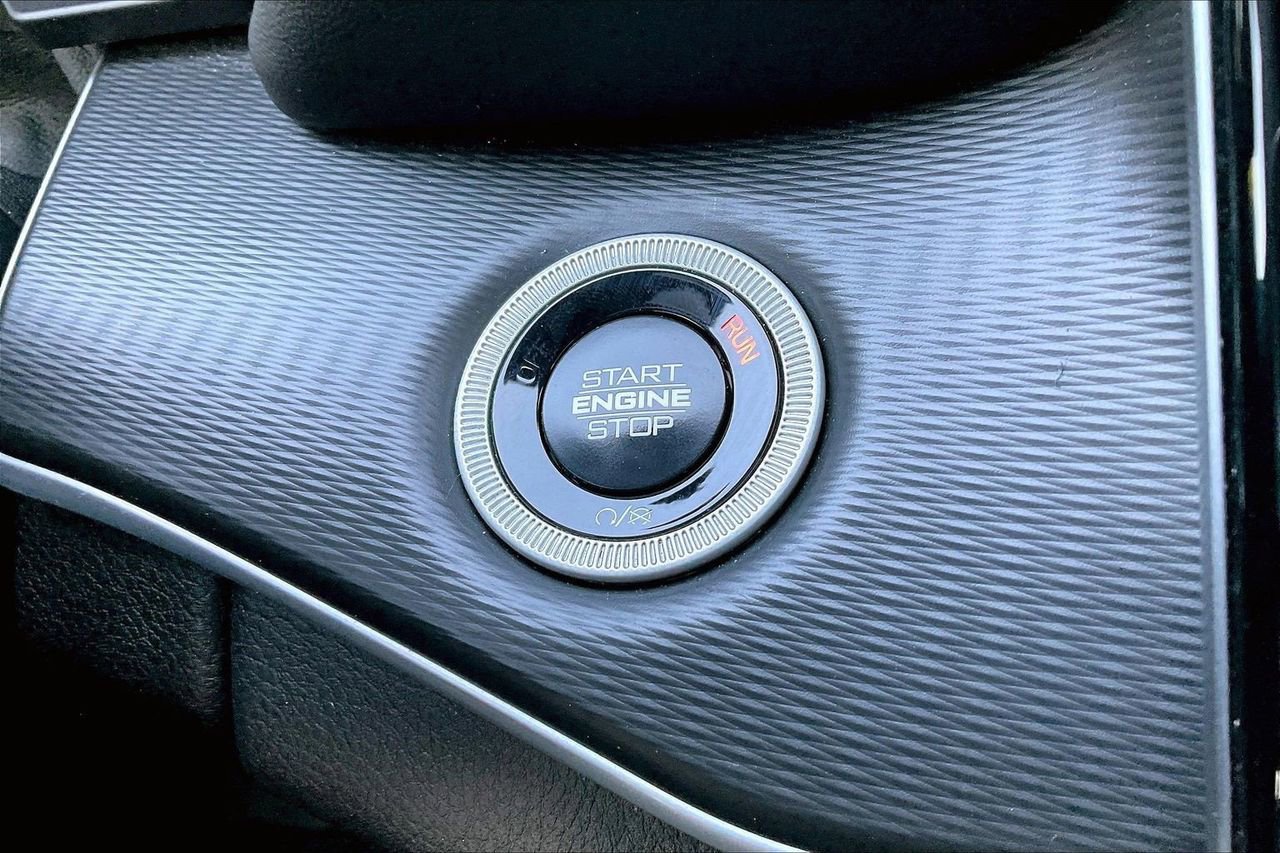 Certified 2025 Jeep Grand Cherokee L Altitude AWD/4WD image 29