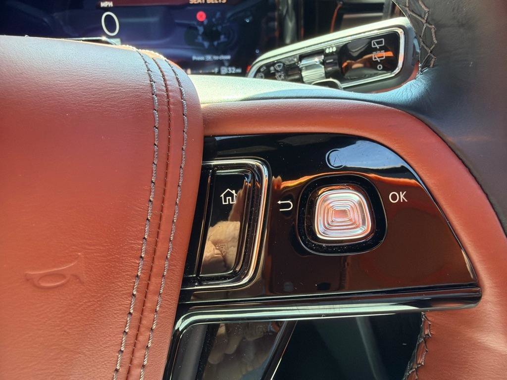 Used 2025 Lincoln Aviator Reserve AWD/4WD image 14