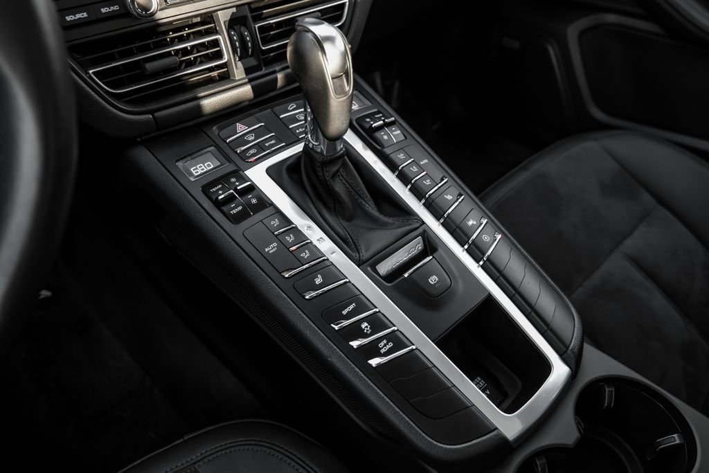 Used 2020 Porsche Macan AWD/4WD image 26