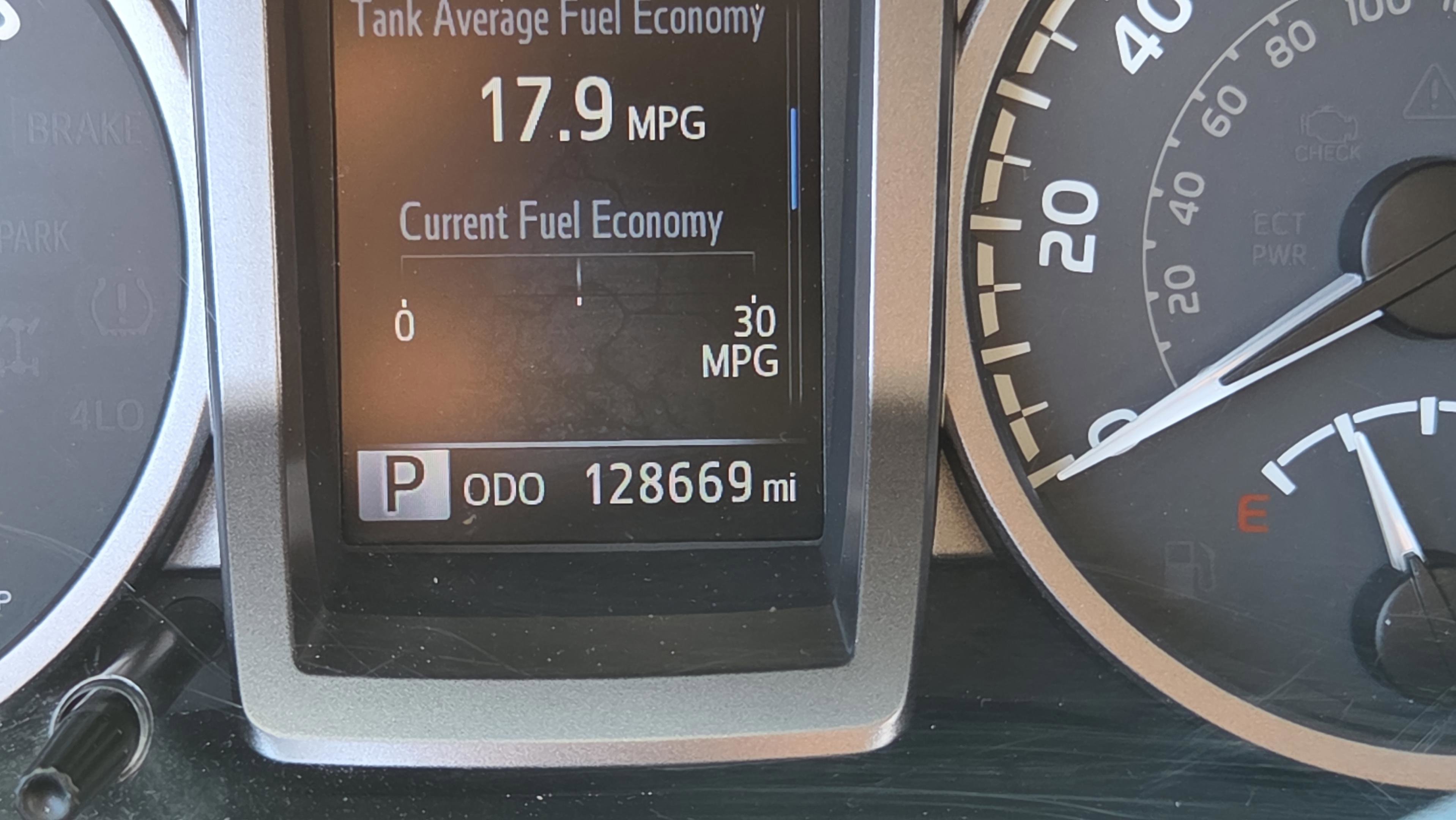 Used 2016 Toyota Tacoma SR5 w/ Towing Package image 29