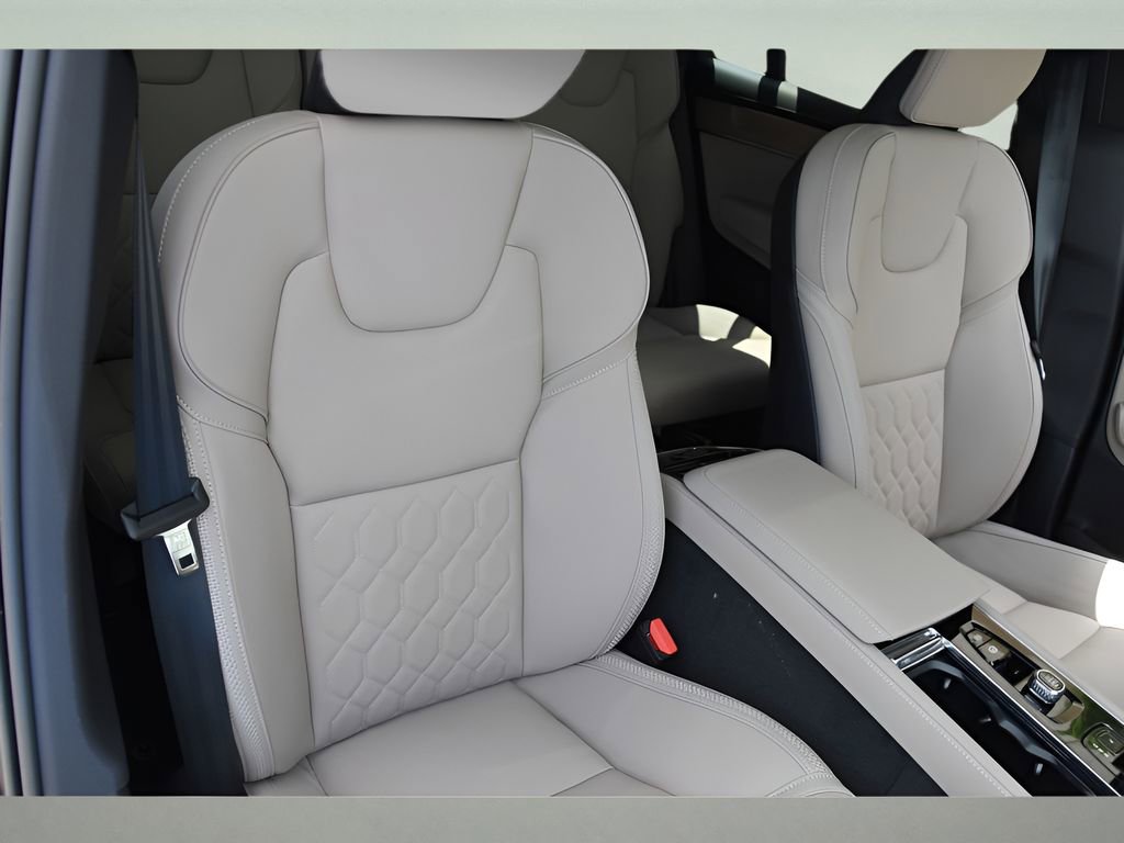 Certified 2026 Volvo XC90 B6 Core w/ Protection Package Premier AWD/4WD image 31