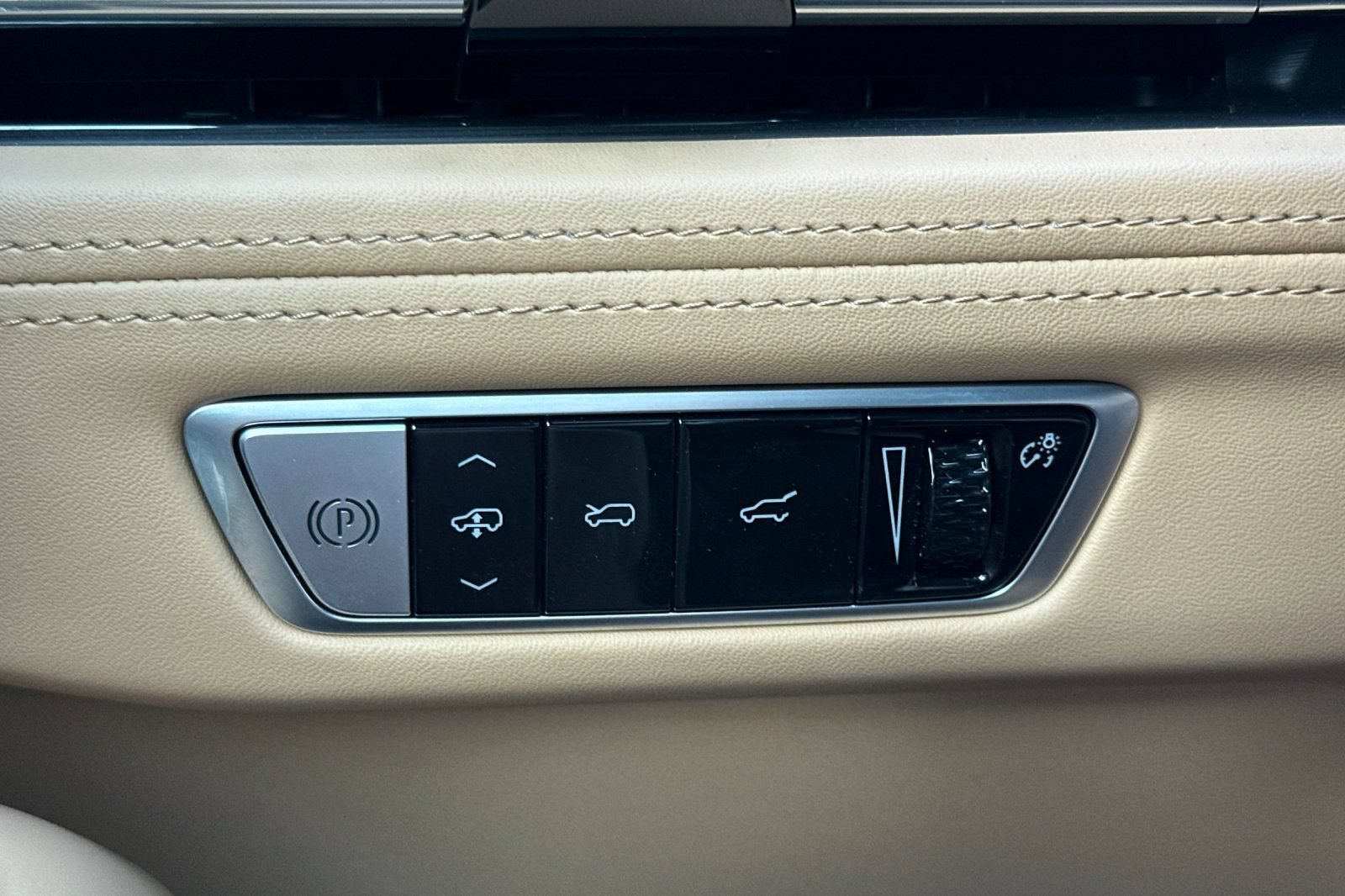 Certified 2026 Cadillac Escalade IQL Sport 2 AWD/4WD image 40